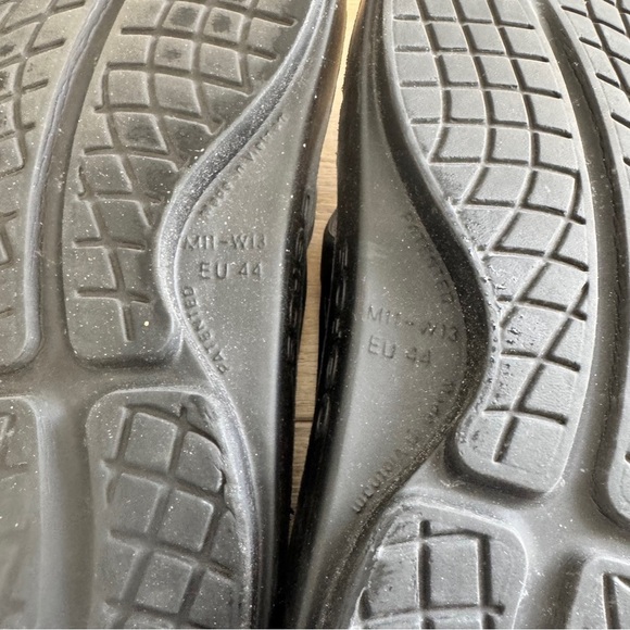 Oofos Black Thong Recovery Sandals Size 11 - Picture 6 of 6